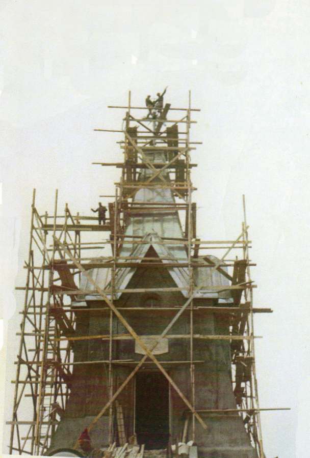 Anno  1966 –  Ingabbiatura del Monumento