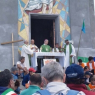 Monsignor F. Beschi celebra la S. Messa