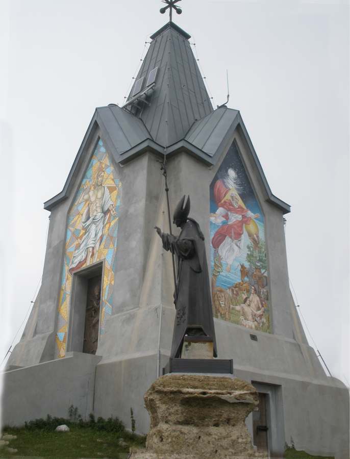Papa Paolo VI con sfondo del Monumento