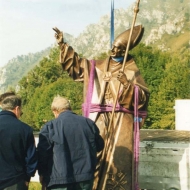Partenza della statua per il Monte Guglielmo con l’elicottero